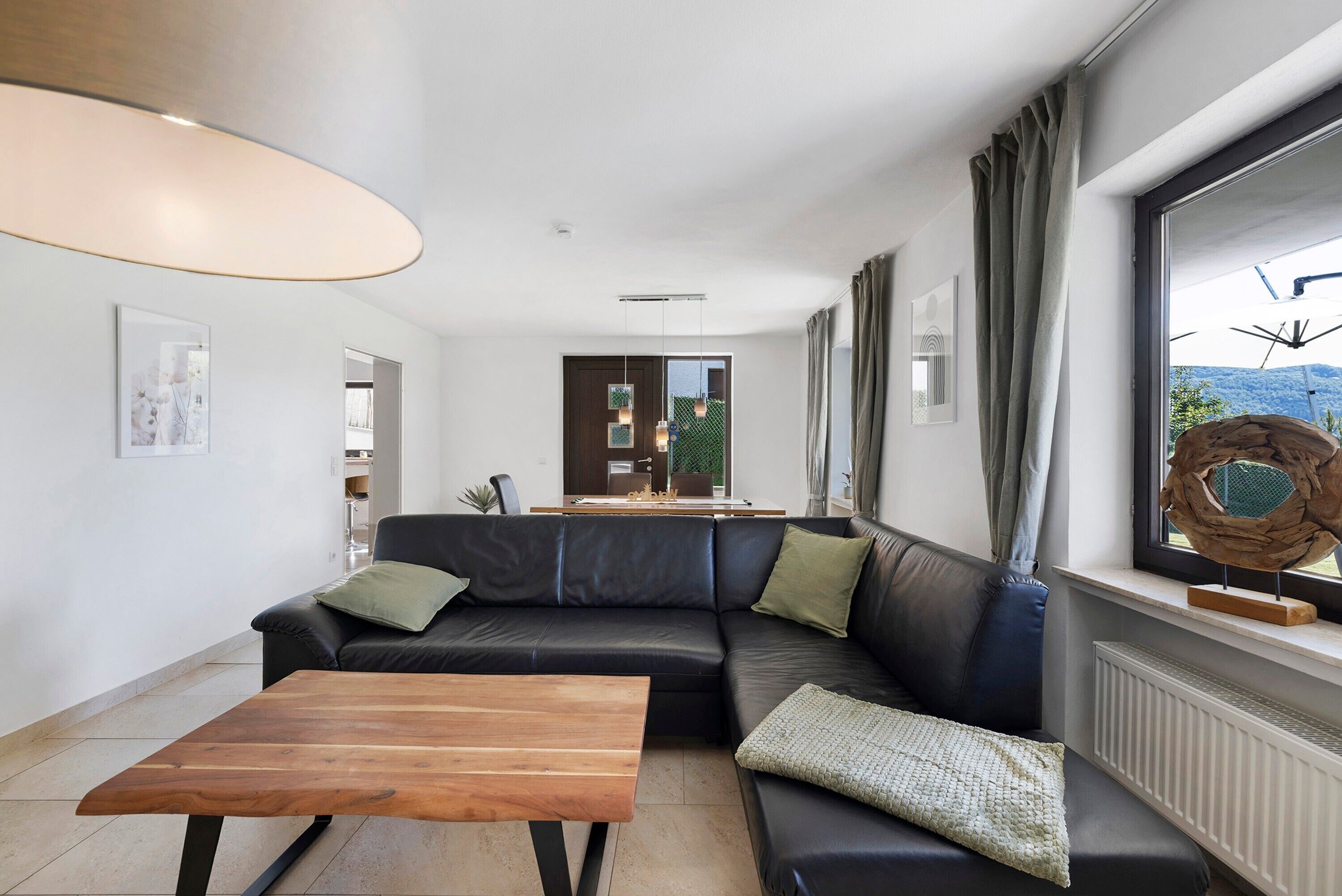 Een televisie en een dvd-speler