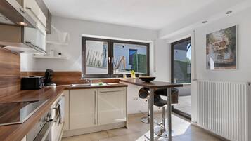 Refrigerador, microondas, horno, placa de cocina