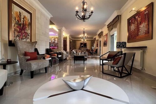 AcAssia : Relax and Unwind in Comfort at This Spacious Family Villa