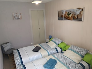 2 bedrooms, iron/ironing board, WiFi, bed sheets