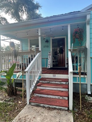 Exterior detail - Spacious 5-bedroom house in Panama City, WiFi, AC-2 living rooms including a bar (Panama City)