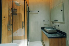Towels, soap, toilet paper - Executive 2-bedroom condo in Subic Bay Freeport Zone (Subic Bay Freeport Zone)