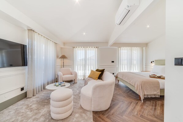 1 bedroom, desk, iron/ironing board, WiFi