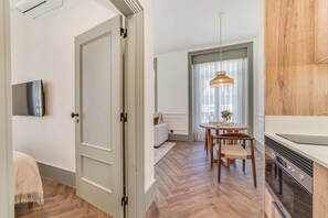 1 chambre, bureau, fer et planche à repasser, Wi-Fi