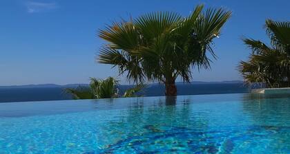 Villa with sea view/access in the heart of Domaine Privé de l'Argentière, swimming pool, Jacuzzi