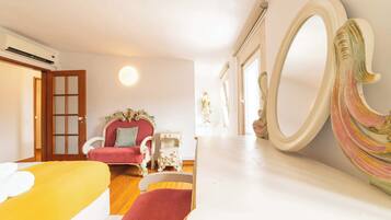 1 habitación, escritorio, tabla de planchar con plancha y wifi