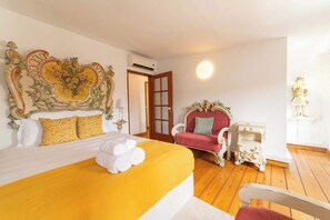 1 slaapkamer, een bureau, een strijkplank/strijkijzer, wifi