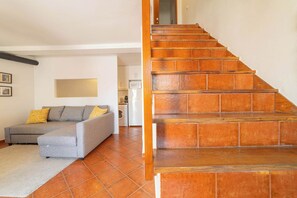TV, fireplace, offices - Charming Classic-Rustic Retreat in Historic Lisbon (Lisboa)