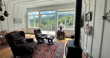 Stunning views of Lincoln Peak, 2-bedroom townhome at Sugarbush