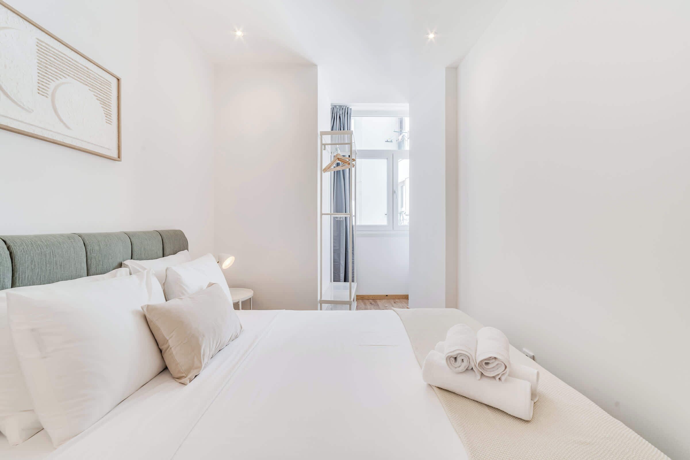 2 dormitorios, escritorio, tabla de planchar con plancha y wifi