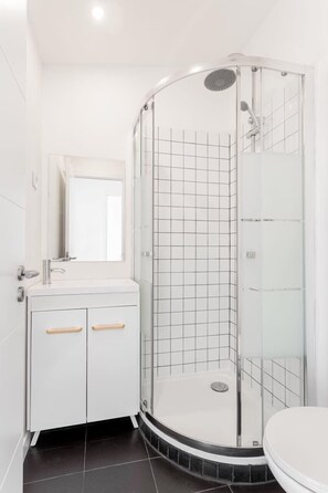 淋浴設備、風筒、提供毛巾