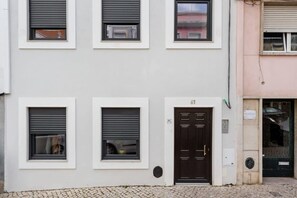 Exterior detail - Lovely Charm Duplex Lisbon Heart w/Balcony (Lisboa)