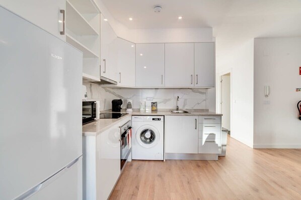 Fridge, microwave, oven, stovetop