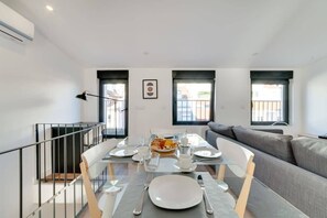 Dining - Lovely Charm Duplex Lisbon Heart w/Balcony (Lisboa)