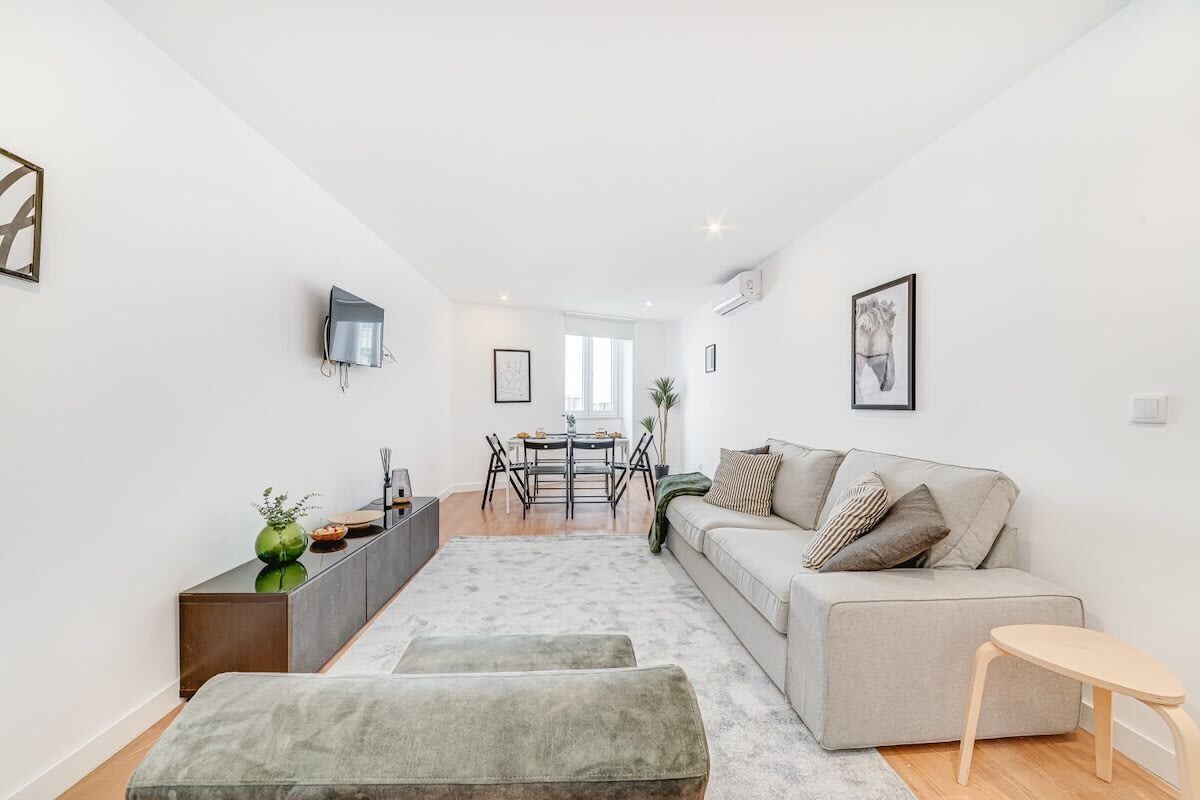 Televisión y oficina 