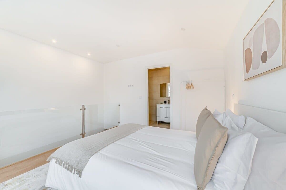 2 habitaciones, escritorio, tabla de planchar con plancha y wifi 