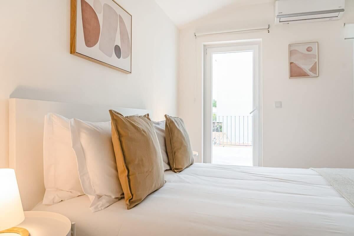 2 habitaciones, escritorio, tabla de planchar con plancha y wifi 