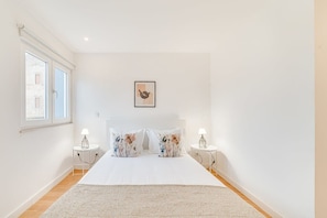 2 bedrooms, desk, iron/ironing board, WiFi