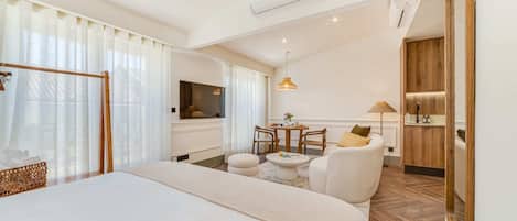 1 bedroom, desk, iron/ironing board, WiFi