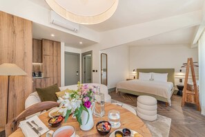 1 dormitorio, escritorio, tabla de planchar con plancha y wifi