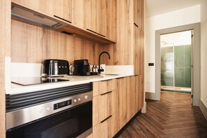 Geladeira, micro-ondas, fogão, cooktop