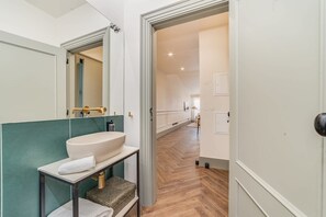 تجهيزات دش، مجففات شعر، مناشف