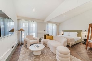 1 bedroom, desk, iron/ironing board, WiFi