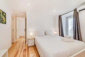 2 bedrooms, desk, iron/ironing board, WiFi