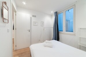 2 bedrooms, desk, iron/ironing board, WiFi