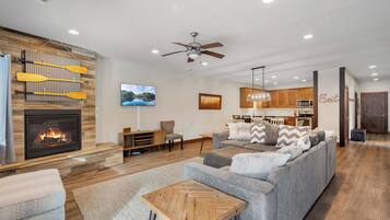 智能电视、壁炉