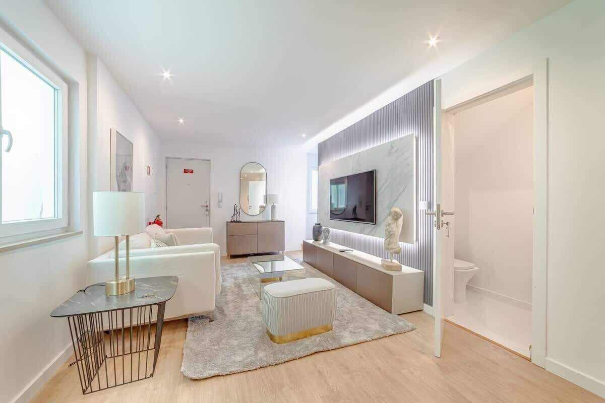 Televisión y oficina 