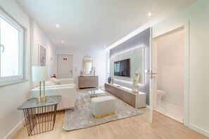 TV, offices - Deluxe & Modern Duplex in the heart of Belem (Lisboa)