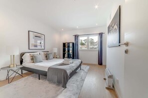 2 bedrooms, iron/ironing board, WiFi, bed sheets - Deluxe & Modern Duplex in the heart of Belem (Lisboa)