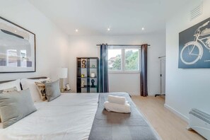 2 chambres, fer et planche à repasser, Wi-Fi, draps fournis