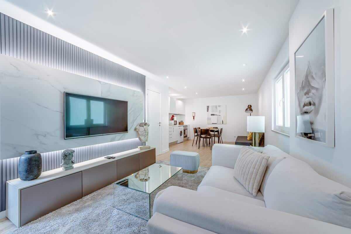 Televisión y oficina 