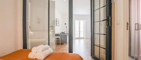 1 bedroom, desk, iron/ironing board, WiFi