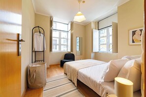 4 bedrooms, desk, iron/ironing board, WiFi