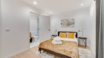 2 bedrooms, desk, iron/ironing board, WiFi