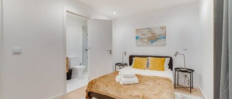 2 عدّة غرف نوم ومكتب ومكواة/لوح كي وواي فاي