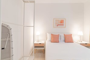 1 bedroom, desk, iron/ironing board, WiFi