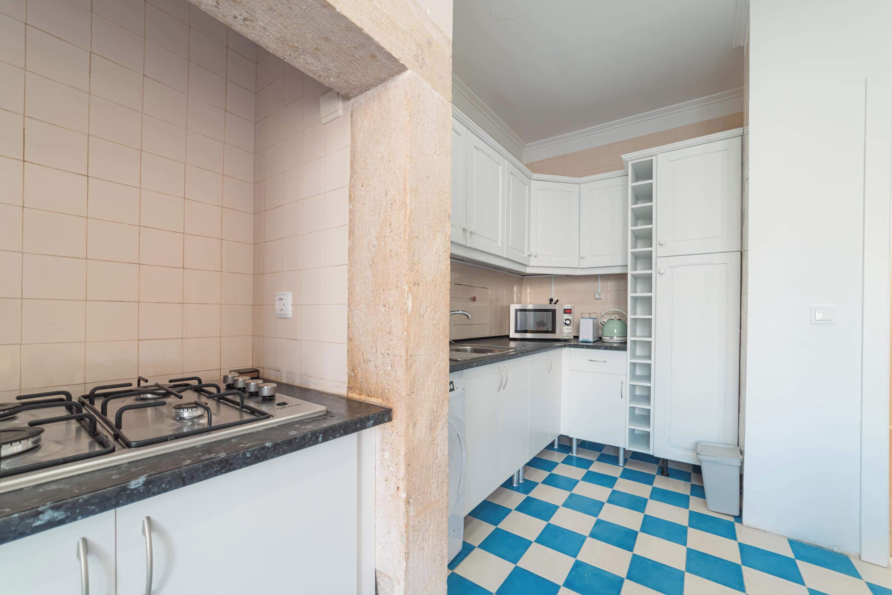 冷蔵庫、電子レンジ、コンロ、コーヒー / ティーメーカー