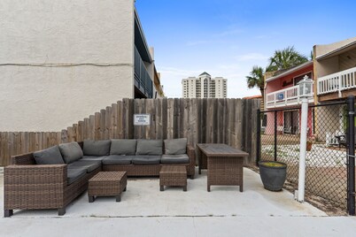 เดอะ พิงค์ ฟลามิงโก บาย บุ๊ค แดท คอนโด