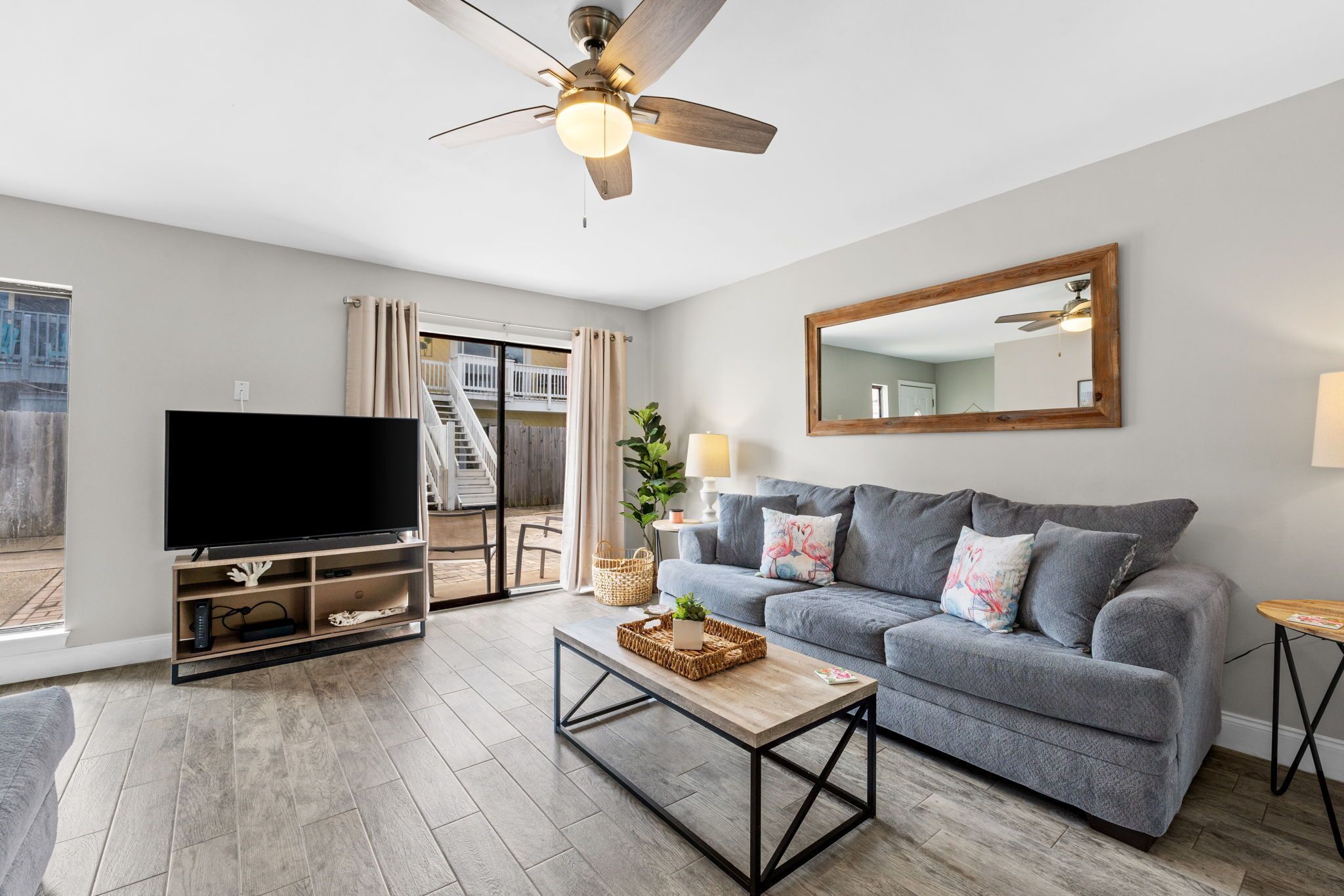 Family Townhome, Pool View | Living area