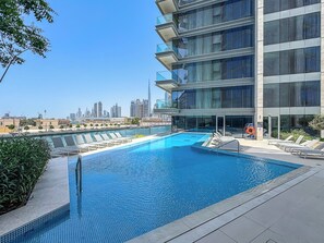 حمام سباحة