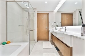 Hair dryer, towels, toilet paper - Stylish 1 BR in Canal Front w/ Pool and Gym Access (Dubai)