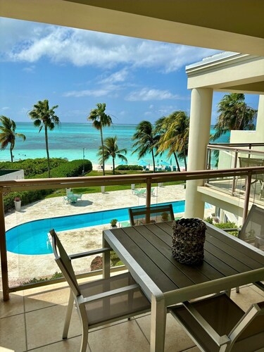 Oceanfront 1-Bedroom Suite on Grace Bay Beach - Washer+Dryer - 2 Full Bathrooms