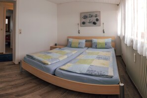 2 bedrooms, iron/ironing board, WiFi, bed sheets - Apartment 'Seenest' with Mountain View, Wi-Fi and Air Conditioning (Überlingen)