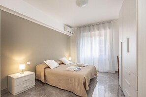 2 chambres, lit parapluie