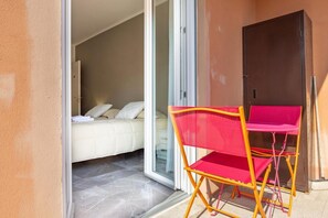 2 bedrooms, travel cot - Rosina's House by Rentbeat (Roma)