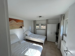2 bedrooms, iron/ironing board, WiFi, bed sheets